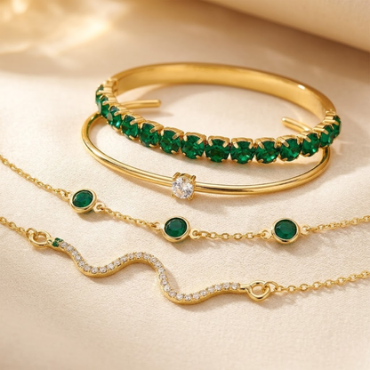 Groene edelstenen armbandenset van goud