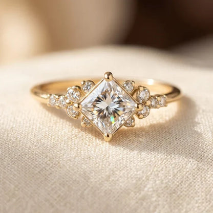 Vierkante solitair ring in goud