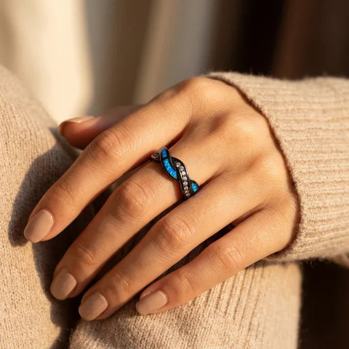 Verloofring in zilver met gedraaide zetting