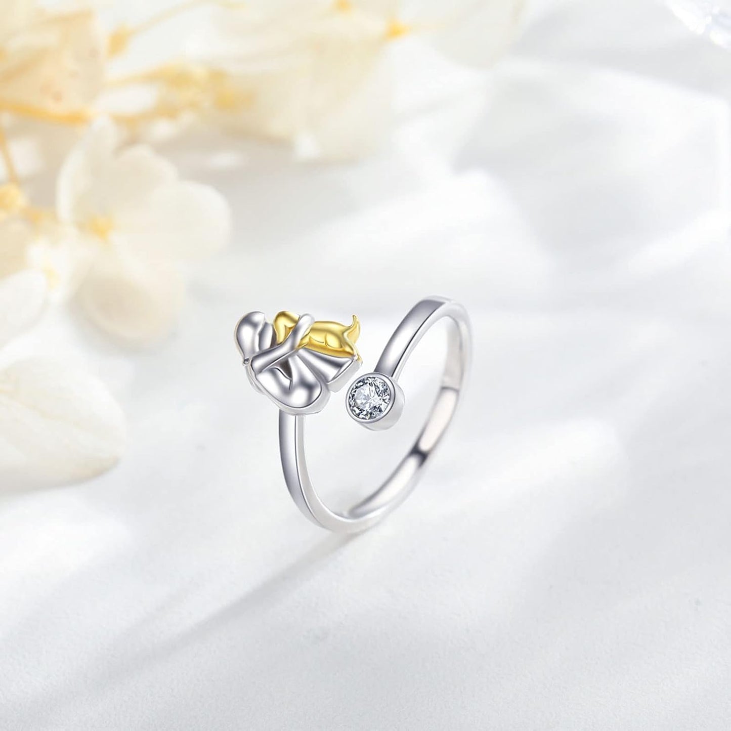 Zilveren ring met hond en zirkonia steentjes