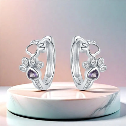 Paw Huggie-oorbellen in zilver met zirkonia en hartvormige edelsteen