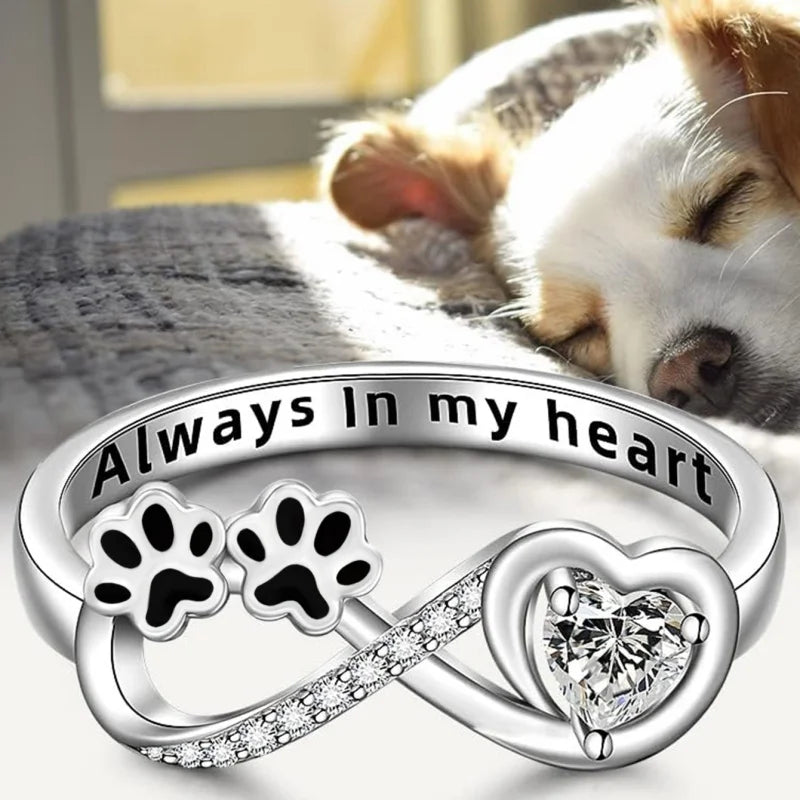 Ring met pootafdruk, hart en oneindigheidsteken