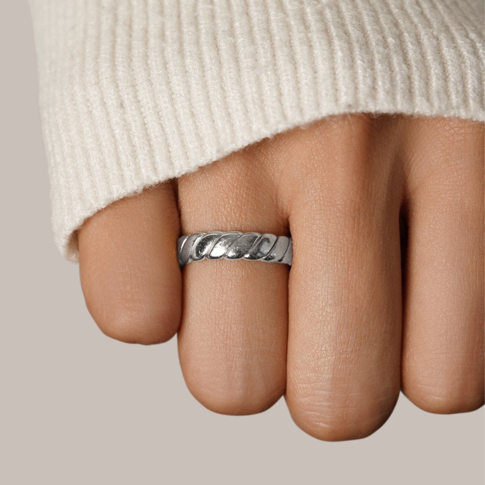 Calira – Twisted Infinity Zilveren Ring