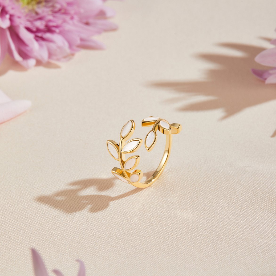 Serene – Bladgouden ring