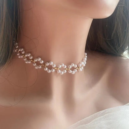 Choker Ketting met Bloemige Margriet in Parels