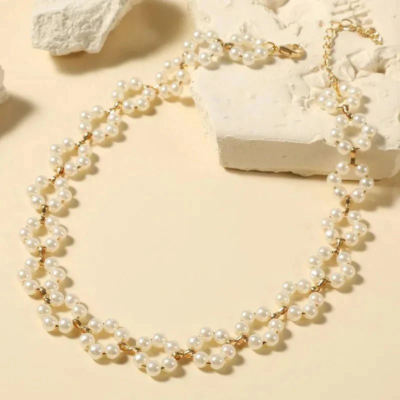 Choker Ketting met Bloemige Margriet in Parels