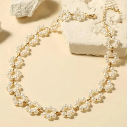 Choker Ketting met Bloemige Margriet in Parels
