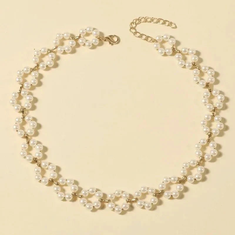 Choker Ketting met Bloemige Margriet in Parels